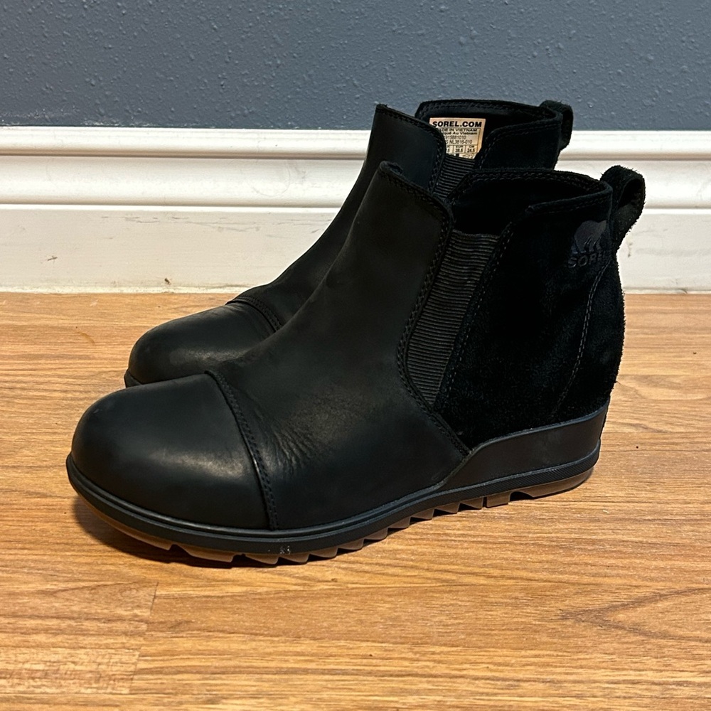 SOREL Women's Evie Pull-On Waterproof Suede Boots. Size 7.5